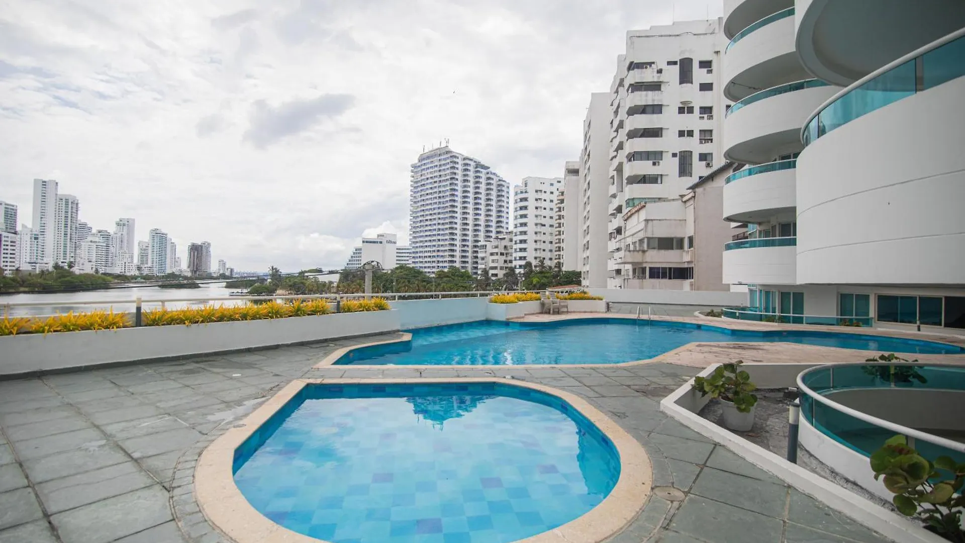2B/2B Gorgeous Sunsets-Ocean View -Pool Apartment Cartagena