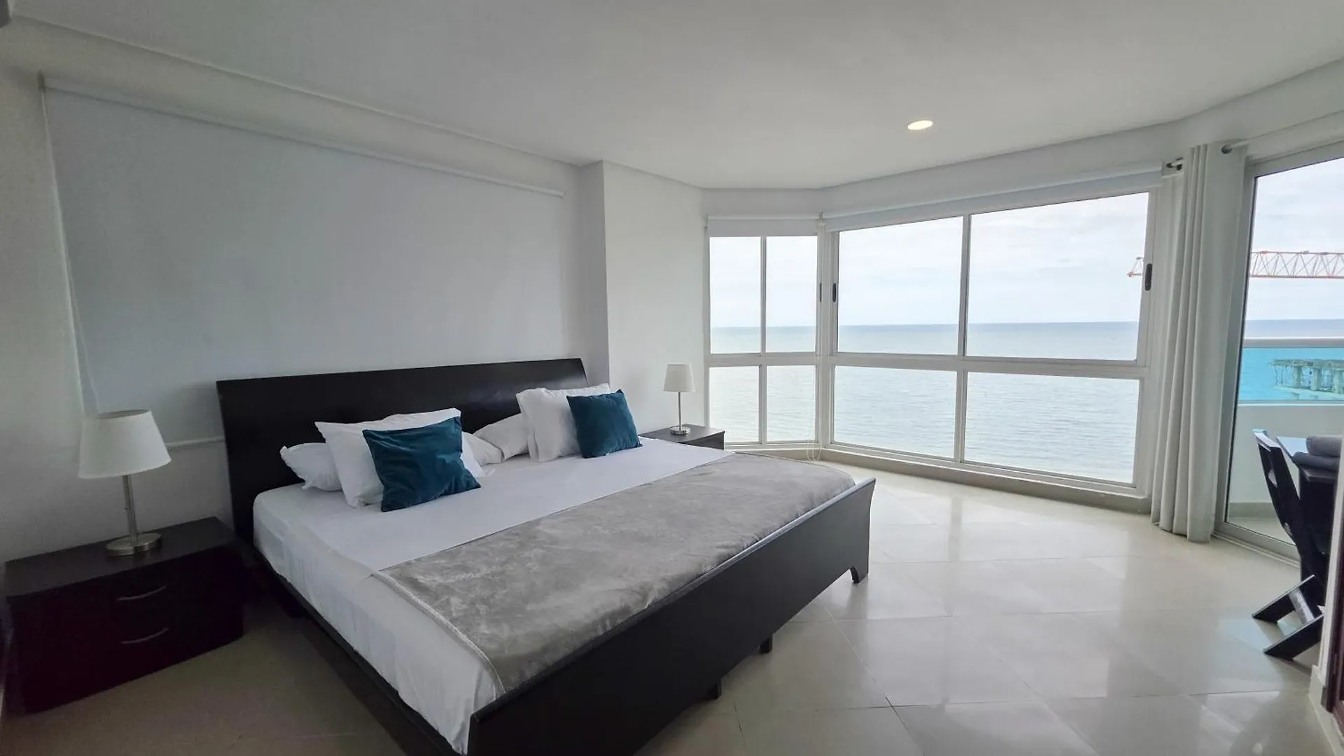 2B/2B Gorgeous Sunsets-Ocean View -Pool Apartment Cartagena