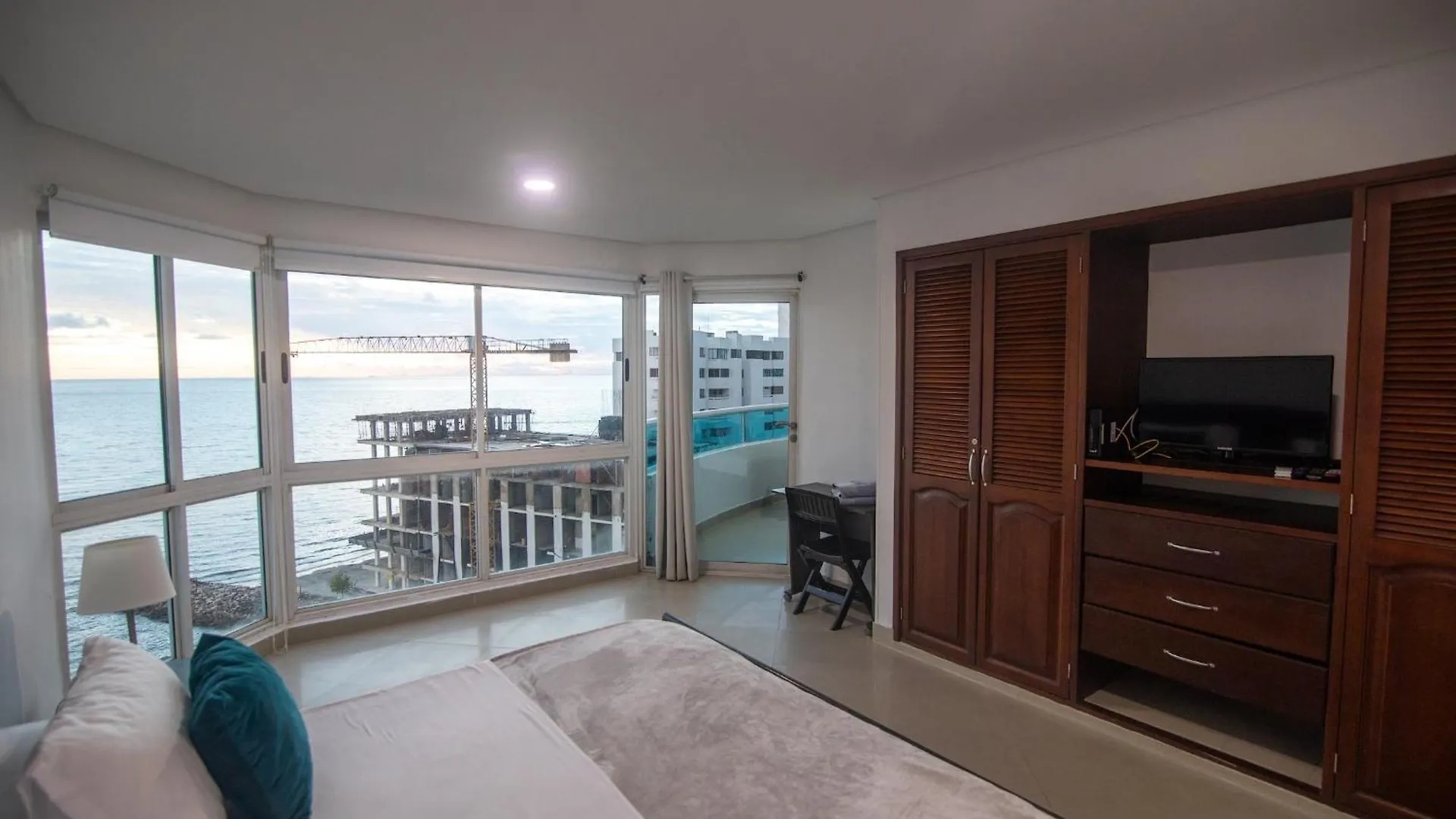 2B/2B Gorgeous Sunsets-Ocean View -Pool Apartment Cartagena